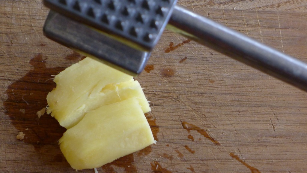 coconut-and-lemongrass-rice-noodle-soup-ginger-hammer