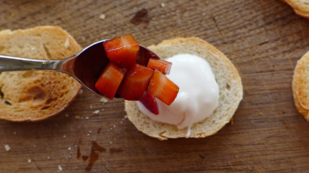 strawberry-bruschetta-spoon-strawberries
