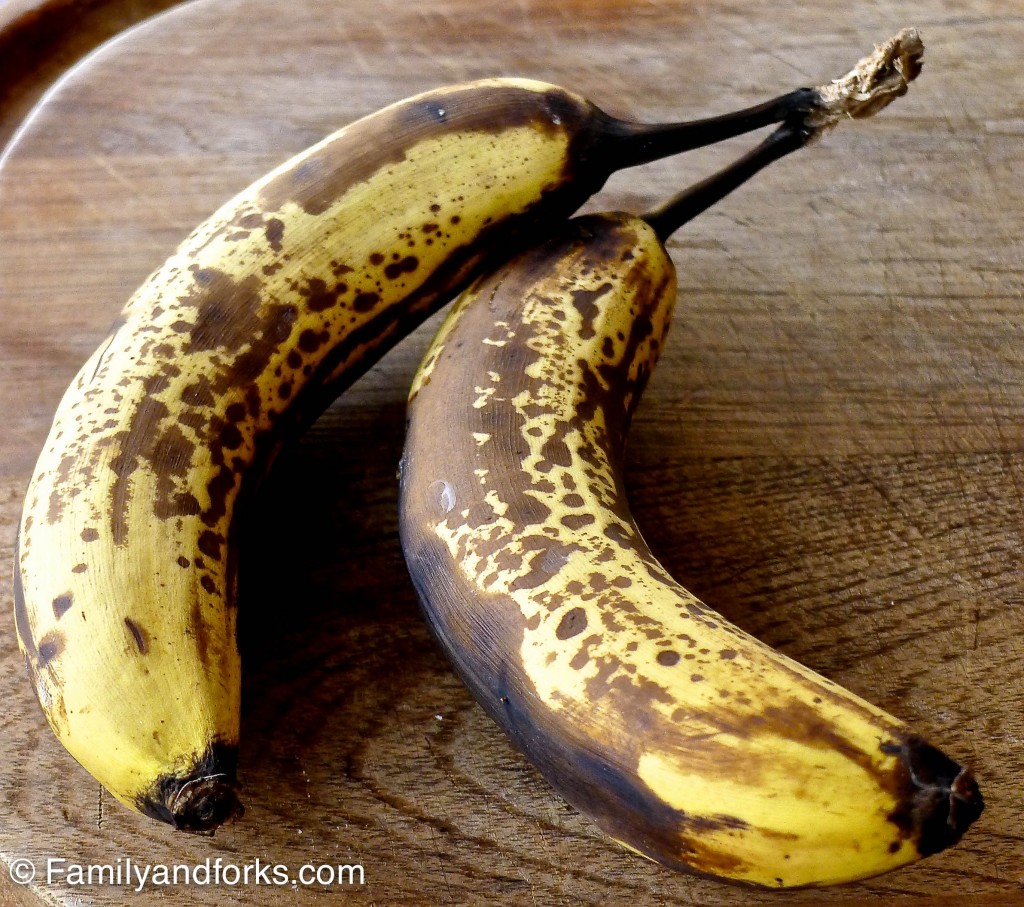 chocolate-banana-nut-muffins-bananas