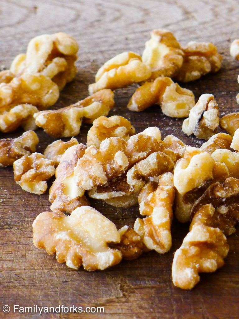 chocolate-banana-nut-muffins-walnuts