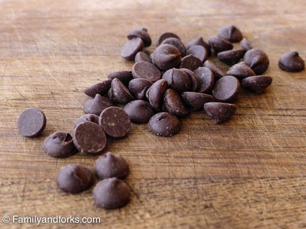 chocolate-banana-nut-muffins-chips
