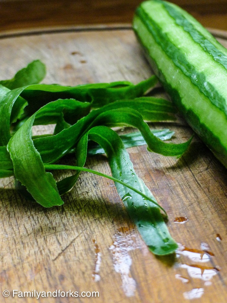 L1050069Family and forks cherry