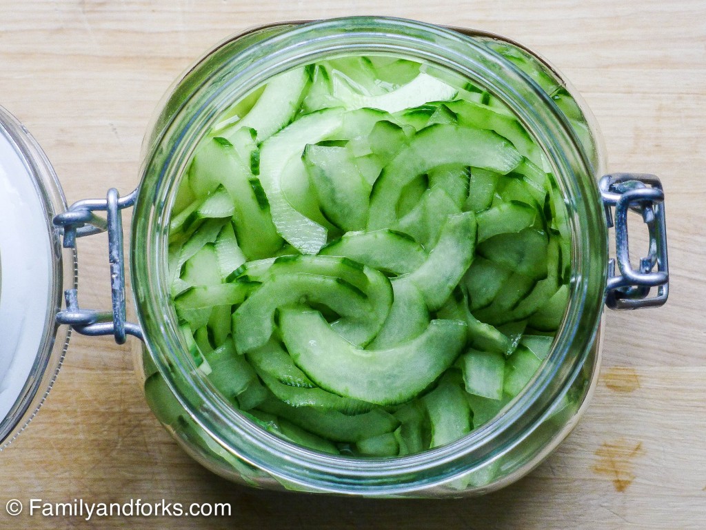 L1050084Family and forks cherry