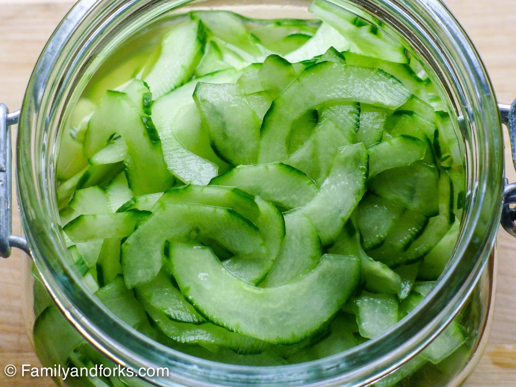 L1050085Family and forks cherry