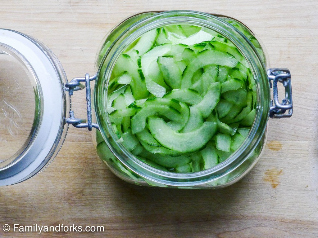 L1050090Family and forks cherry