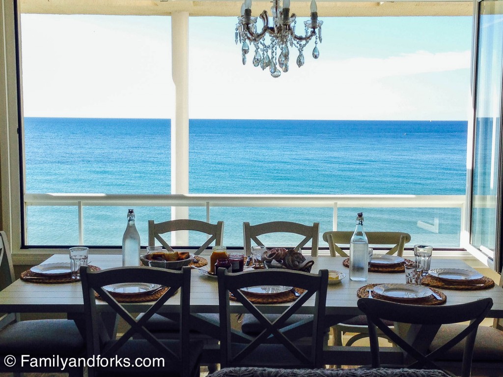 pan-con-tomate-table